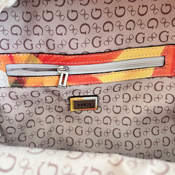 GUESS Women's Take A Dive Floral Backpack
Adjustable backpack straps - Picture 6 of 15